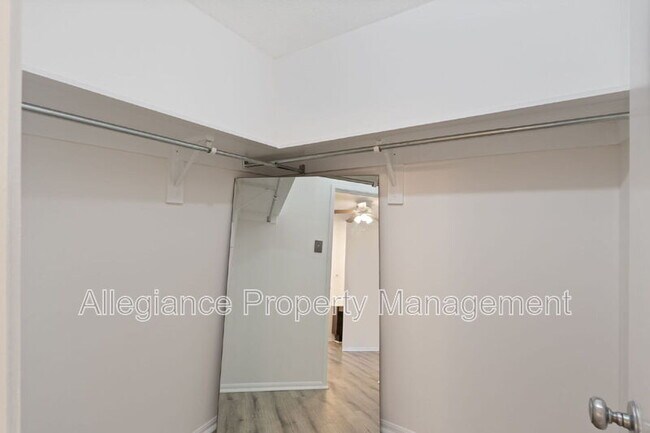 Building Photo - 309 Yoakum Pkwy
