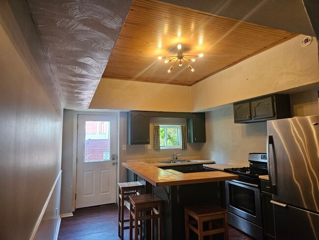 Building Photo - Central Location, Private Deck, In Unit W/...