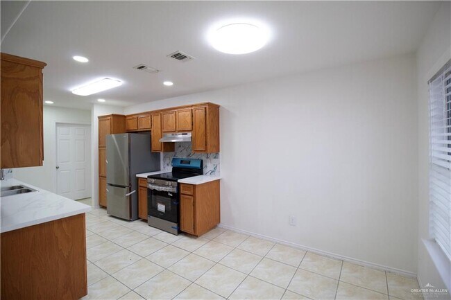 Building Photo - 18 Umbrellabird Ave