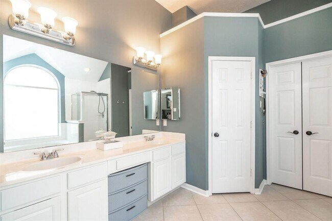 Building Photo - 3208 Ivory Pointe Dr