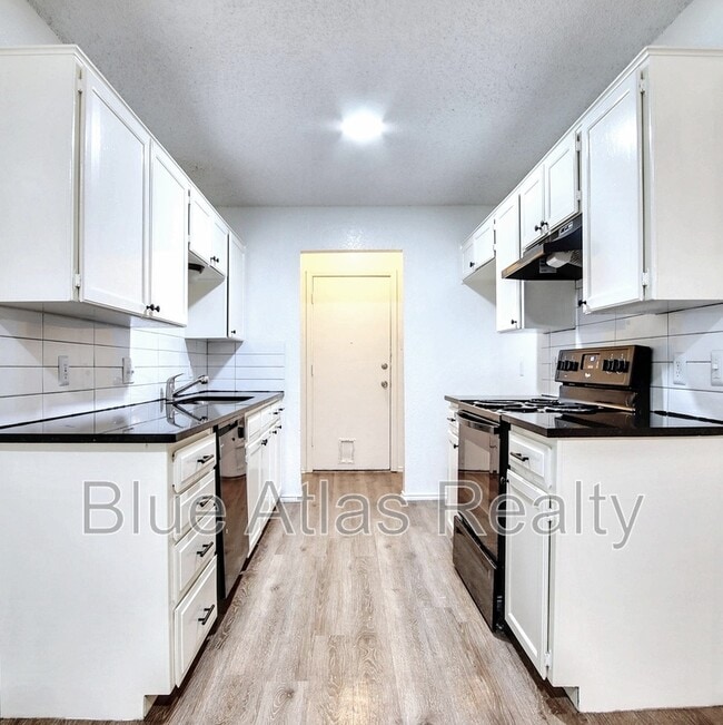 Primary Photo - 1817 San Rafael St