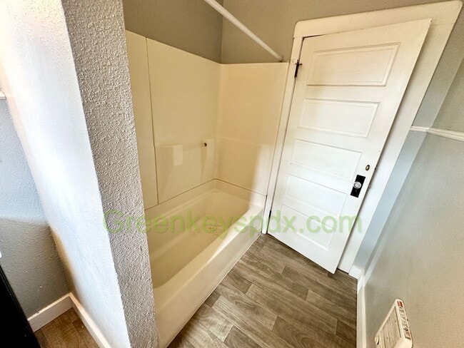 Building Photo - 2-Bedroom House with Fully Fenced Backyard...