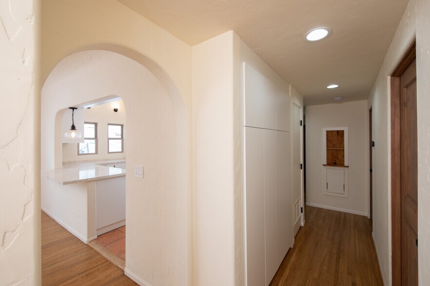Building Photo - 1260 S Ridgeley Dr