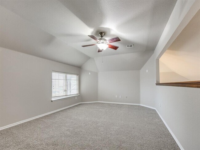 Building Photo - 1605 SW 33RD St