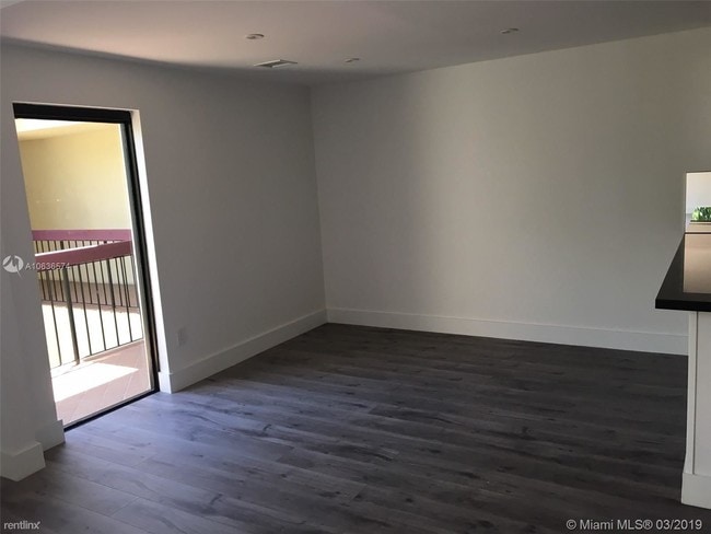 Building Photo - 2 br, 2.5 bath  - Brickell Forest Condo