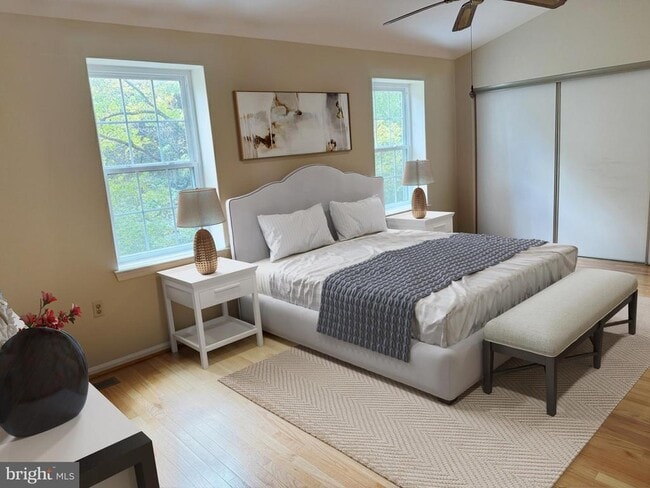 Building Photo - 725 Twin Holly Ln