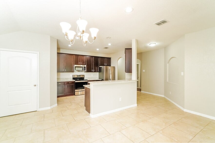 Building Photo - 5827 Southern Knoll