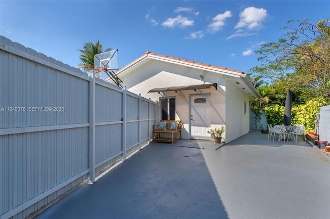 Building Photo - 10295 SW 34th St