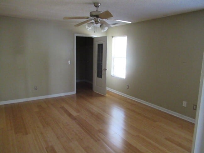 Building Photo - 105 Ashgate Way