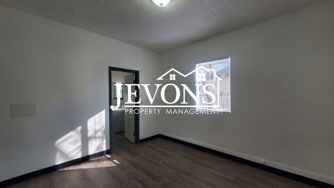 Building Photo - Available Now! 2BR, 1Bath house in Yakima