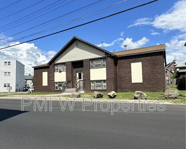Building Photo - 210 Pine St