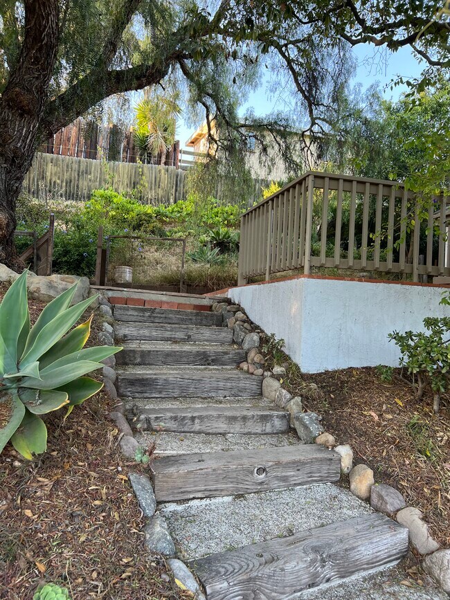 Building Photo - 465 El Sueno Rd