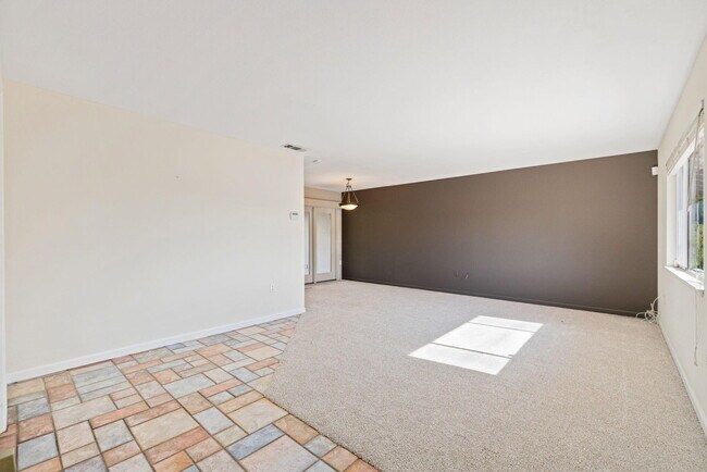 Building Photo - 77530 California Dr