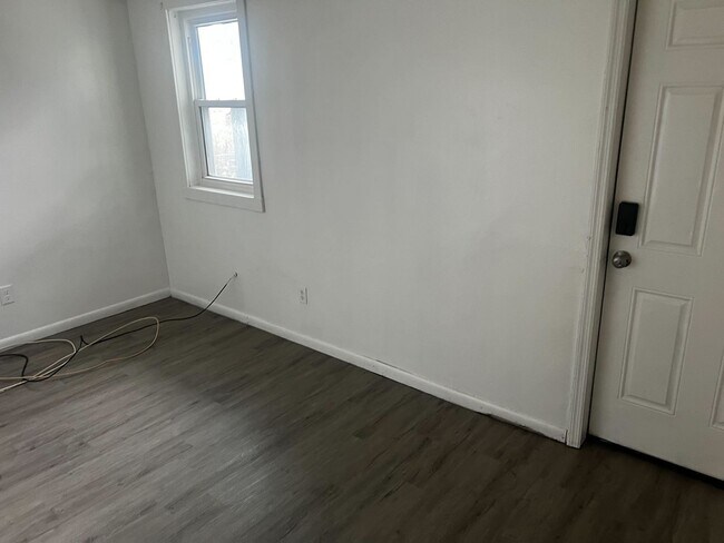 Building Photo - 138 Morton Ave