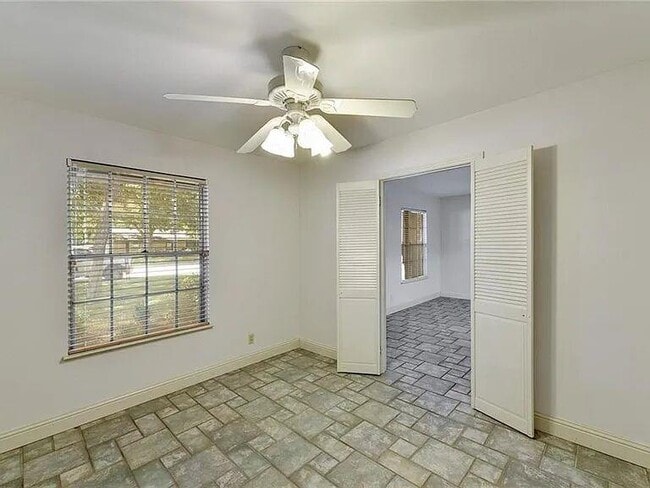 Building Photo - 2906 Greenlawn Pkwy