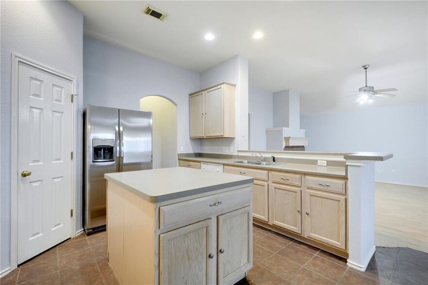 Building Photo - 4405 S Summercrest Loop