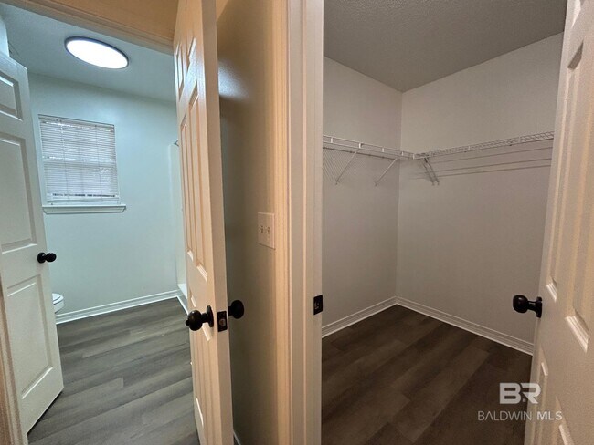 Building Photo - 112 Cluster Oaks Ct