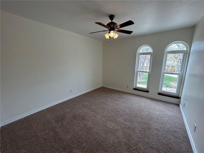 Building Photo - 908 East Dr
