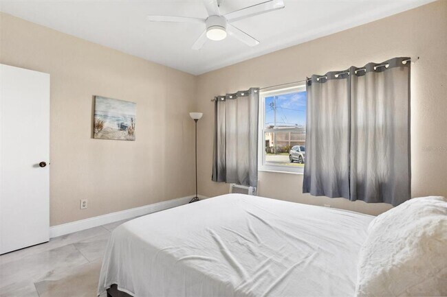 Building Photo - 7050 Sunset Way