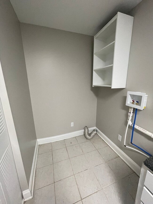 Building Photo - Welcome to this charming 1-bedroom, 1-bathroom Apartment, located in the vibrant city of Charlott...