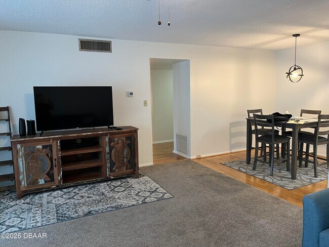 Building Photo - 1224 S Peninsula Dr