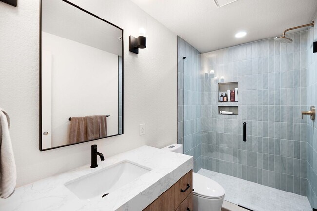 Building Photo - Spacious 5BD, 4.5BA Denver Home with Finis...