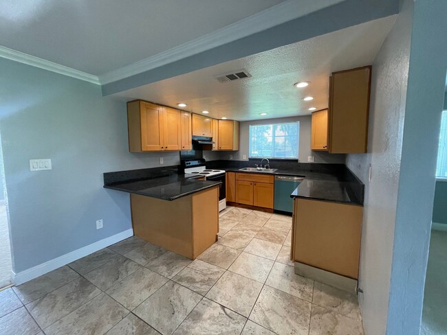 Building Photo - REMODELED 3BD/2BA WITH 1 CAR GARAGE