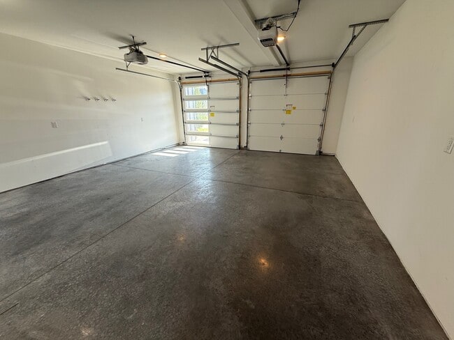 Building Photo - 1401 Windrow Dr