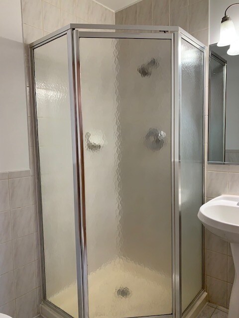 Building Photo - 10541 Parkside Ave