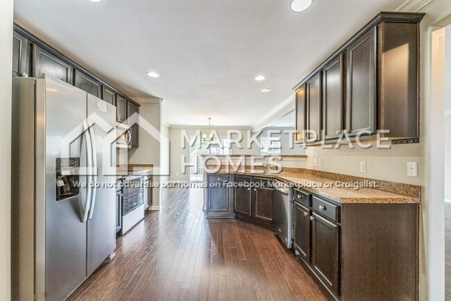 Building Photo - 517 Windsong Dr