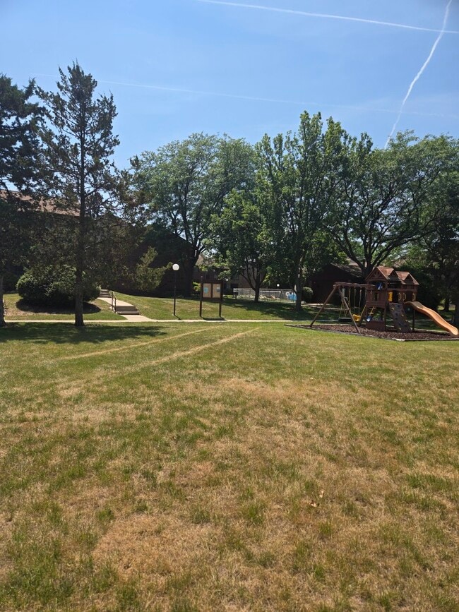 Building Photo - 9020 N Park Plaza Ct