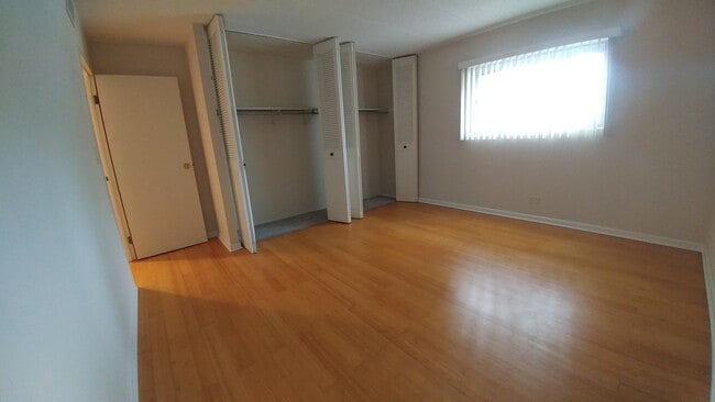 Building Photo - 3855 N Parkway Dr