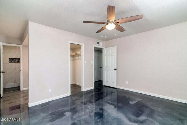 Building Photo - 521 W Pebble Beach Dr