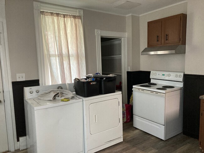 Building Photo - 101 Knobley St