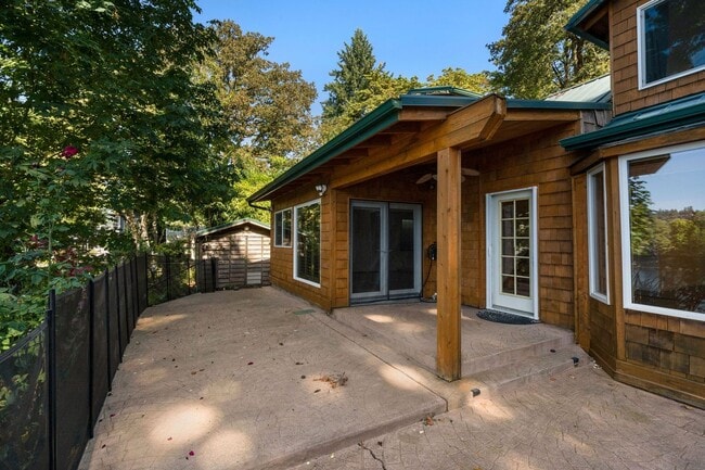 Building Photo - 14239 SE Fairoaks Ln