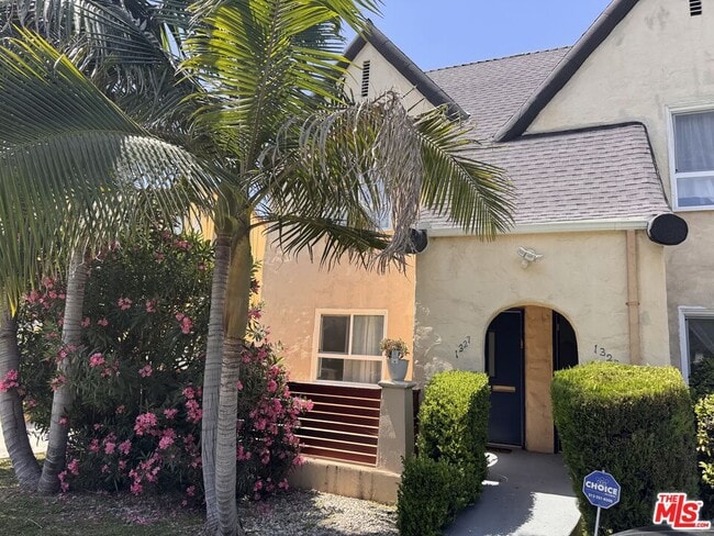 Building Photo - 1325 S Rimpau Blvd