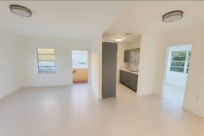 Building Photo - 2311 NW 14th St