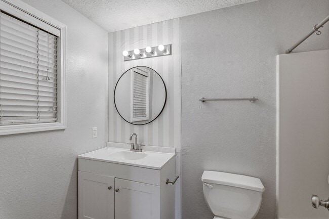 Building Photo - Beautiful 3 Bedroom, 2 Bath Home with Open Concept & Spacious Backyard