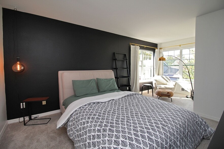 Building Photo - 9711 NW Miller Hill Dr
