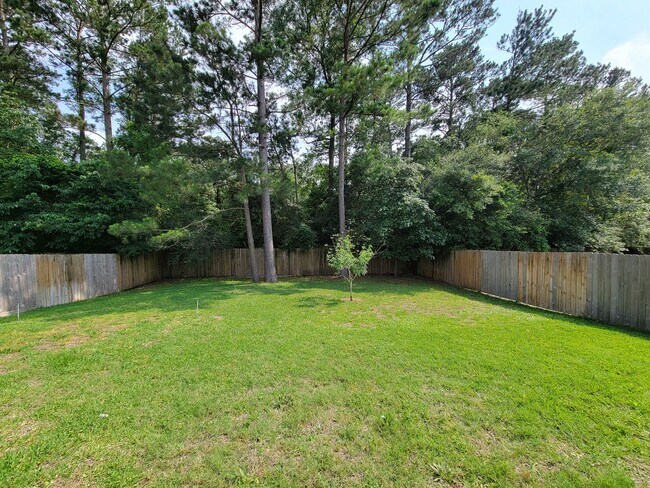 Building Photo - BEAUTIFUL LARGE 1 STORY 3 BEDROOM 2 BATH H...