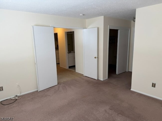 Building Photo - 172 Drake Ln