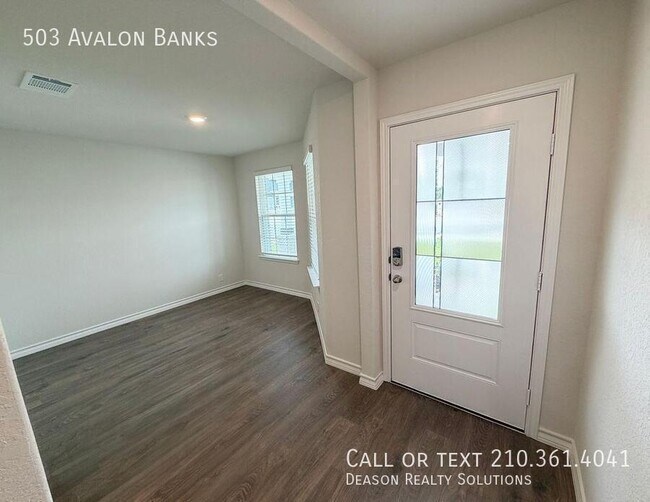 Building Photo - 503 Avalon