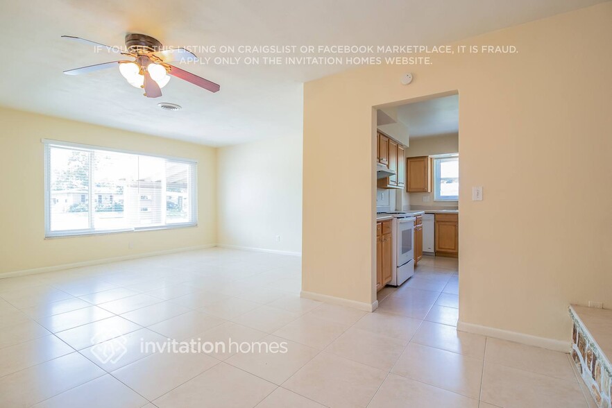 Building Photo - 610 Zinnia Dr