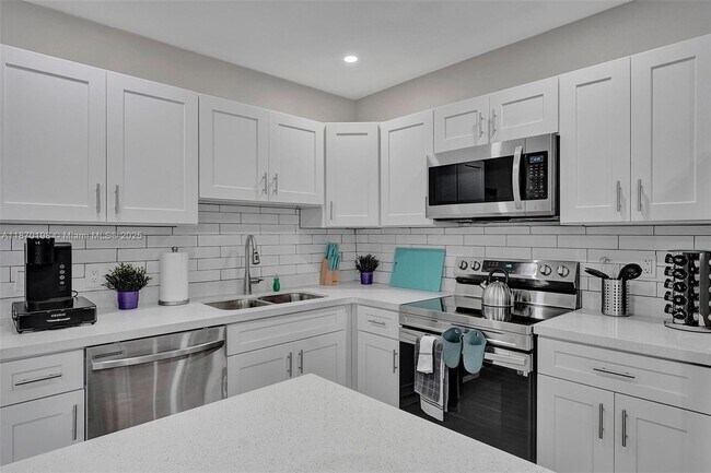 Building Photo - 1326 NE 151st St