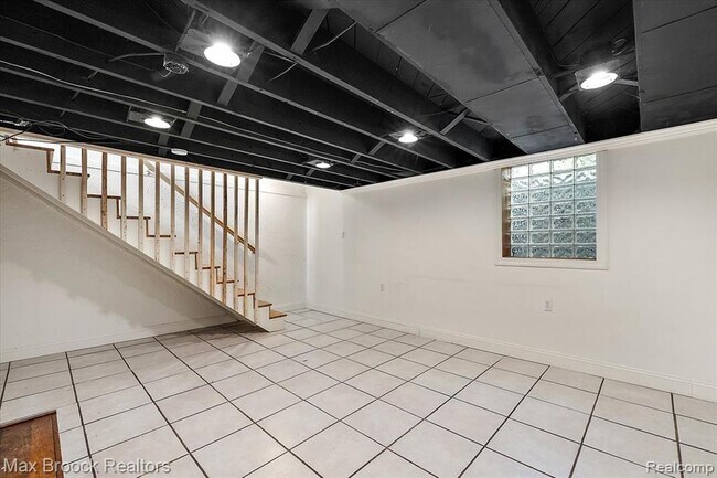 Building Photo - 1652 Graefield Rd