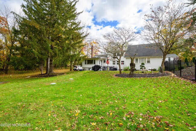 Building Photo - 19 Reids Hill Rd