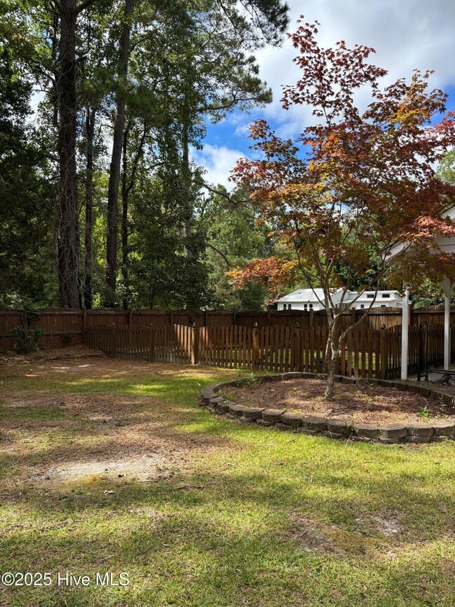 Building Photo - 609 River Hill Dr