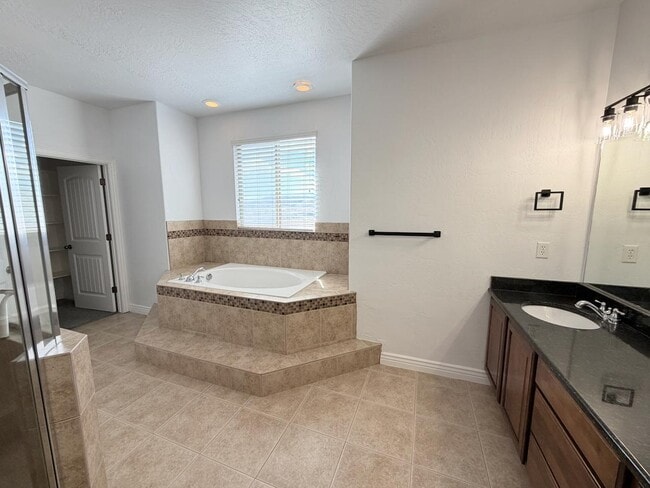 Building Photo - 5175 Fox Hollow Way