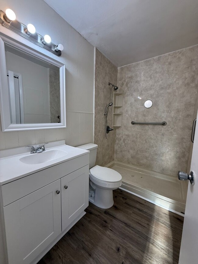 Building Photo - Charming 4-Bed Home — Freshly Rehabbed AVAILABLE NOW!