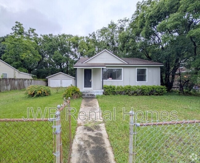 Building Photo - 3055 2nd St Cir